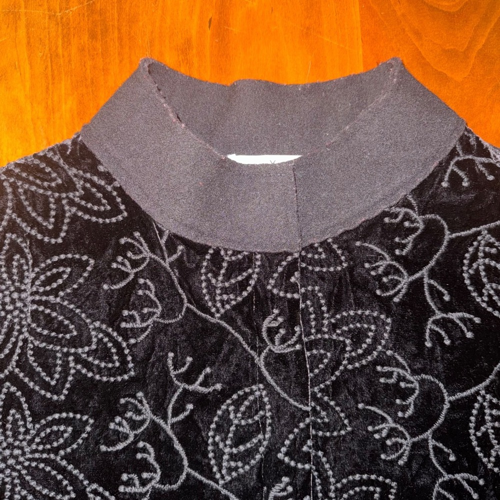 Whyci Milano YC Black Velvet Jacket Embossed Front Woman's 46 Italian EUC